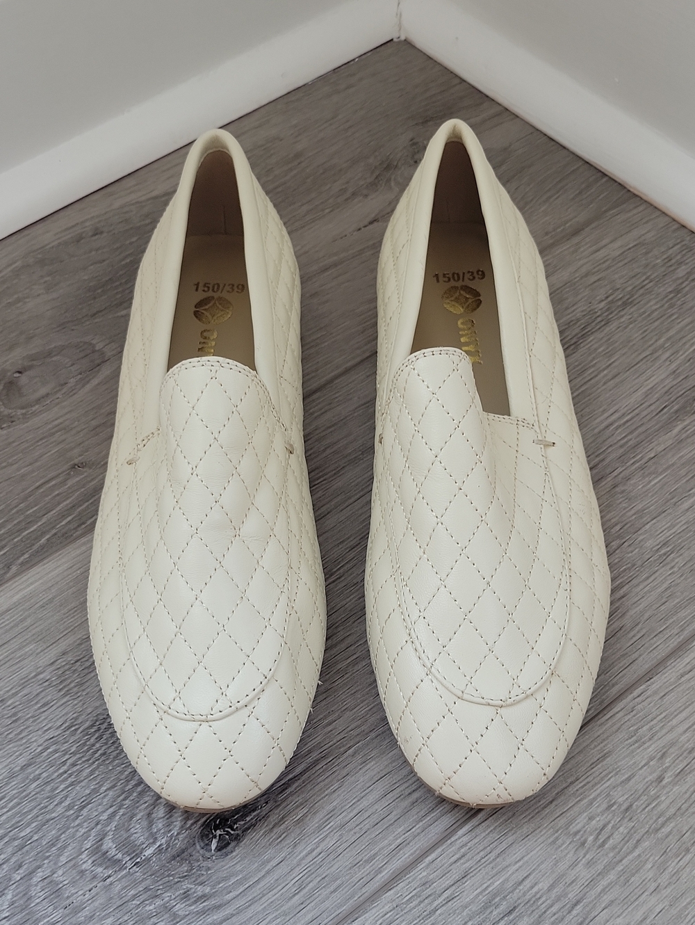 Onyx Women's Quilted Cream Slip-On Loafers Size 39/US 8.5 NEW